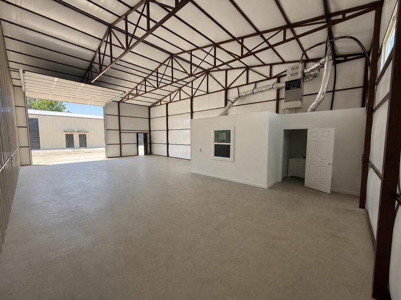 8648 Ike Byrom Rd, Aubrey, TX à louer - Photo intérieure - Image 3 de 6