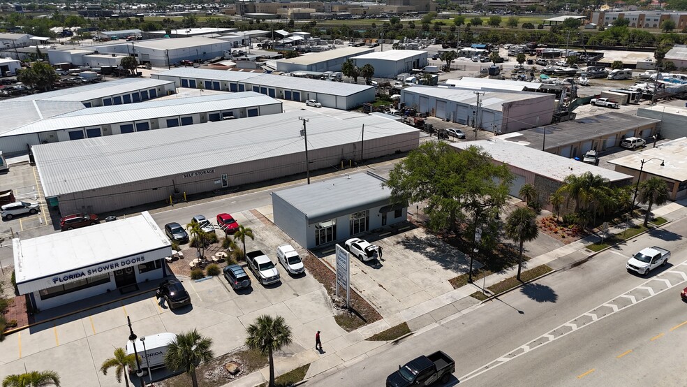 448 E Venice Ave, Venice, FL à louer - Photo du bâtiment - Image 2 de 12