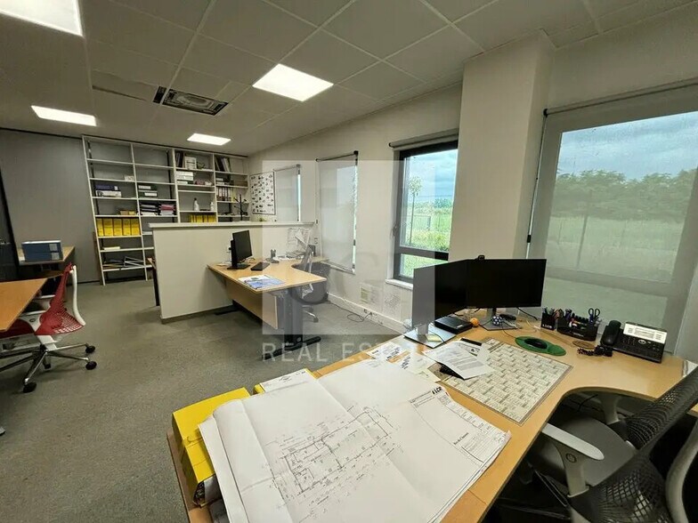 Bureau dans Saint-Priest à louer - Photo intérieure - Image 2 de 9