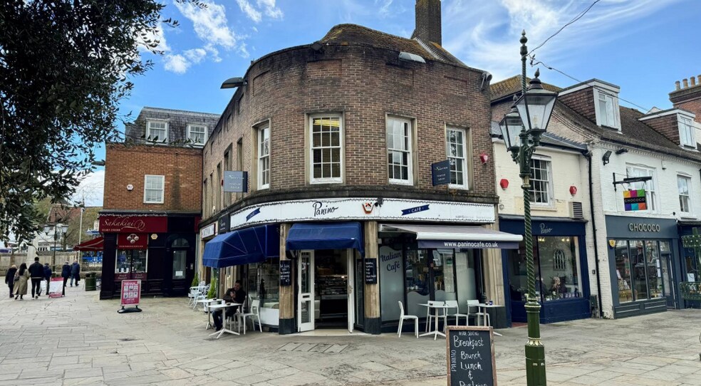 43-44B Carfax, Horsham à vendre - Photo du bâtiment - Image 2 de 4