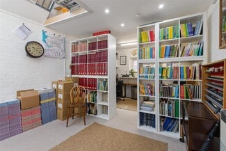 Plus de détails pour Camelsdale Rd, Haslemere - Commerce de détail à vendre