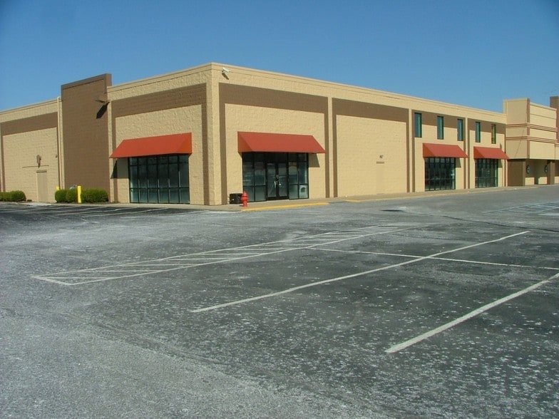 7140 E Washington St, Indianapolis, IN à louer - Photo du bâtiment - Image 2 de 5