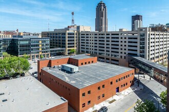 204 12th St, Des Moines, IA - AERIAL  map view