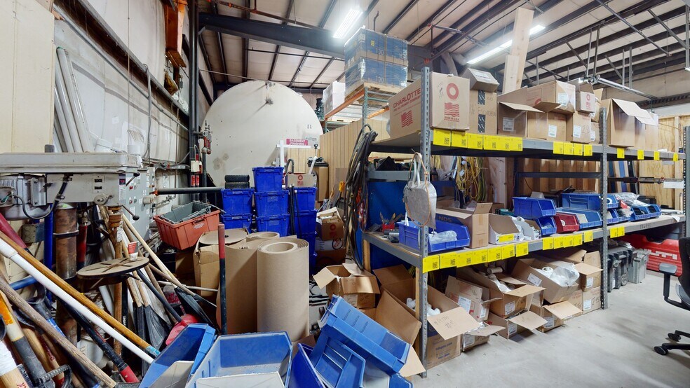 198 Londonderry Tpke, Hooksett, NH à louer - Photo du bâtiment - Image 2 de 28