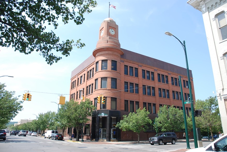 102 W Front St, Traverse City, MI for sale - Building Photo - Image 1 of 1