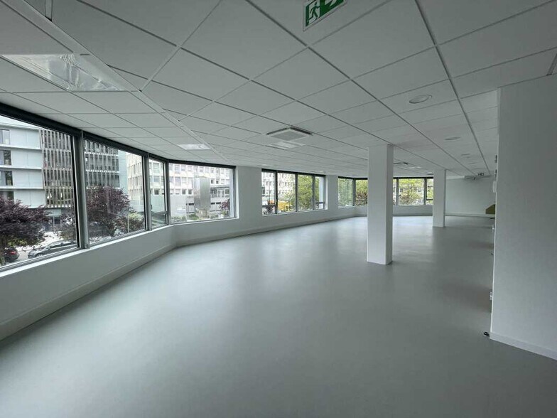 Office in Bruges for lease - Building Photo - Image 1 of 17