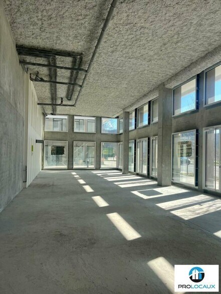 Retail in Le Pont-de-Claix for sale - Interior Photo - Image 3 of 5