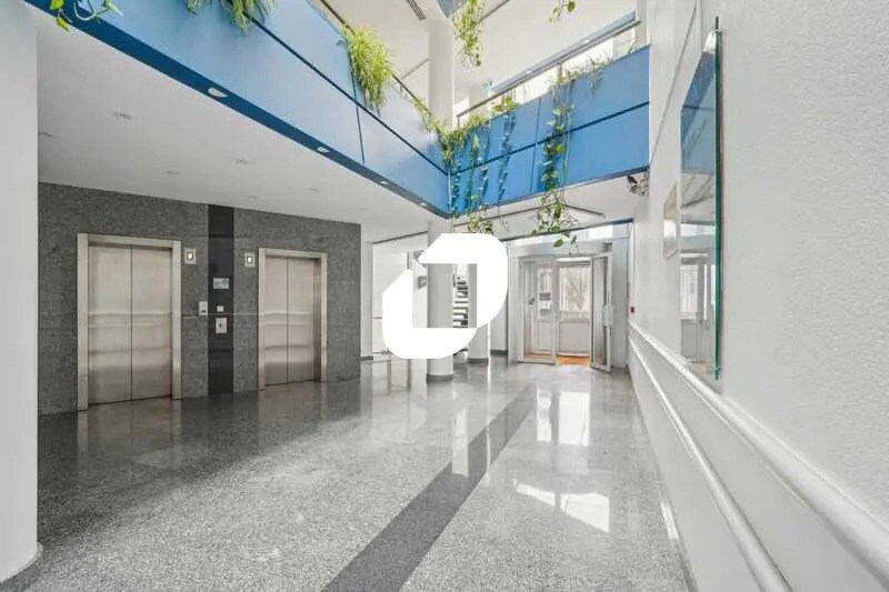 Office in Villepinte for lease - Building Photo - Image 2 of 16