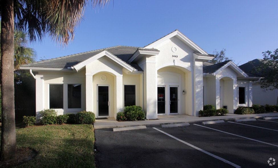 3459 Pine Ridge Rd, Naples, FL for lease - Building Photo - Image 3 of 34