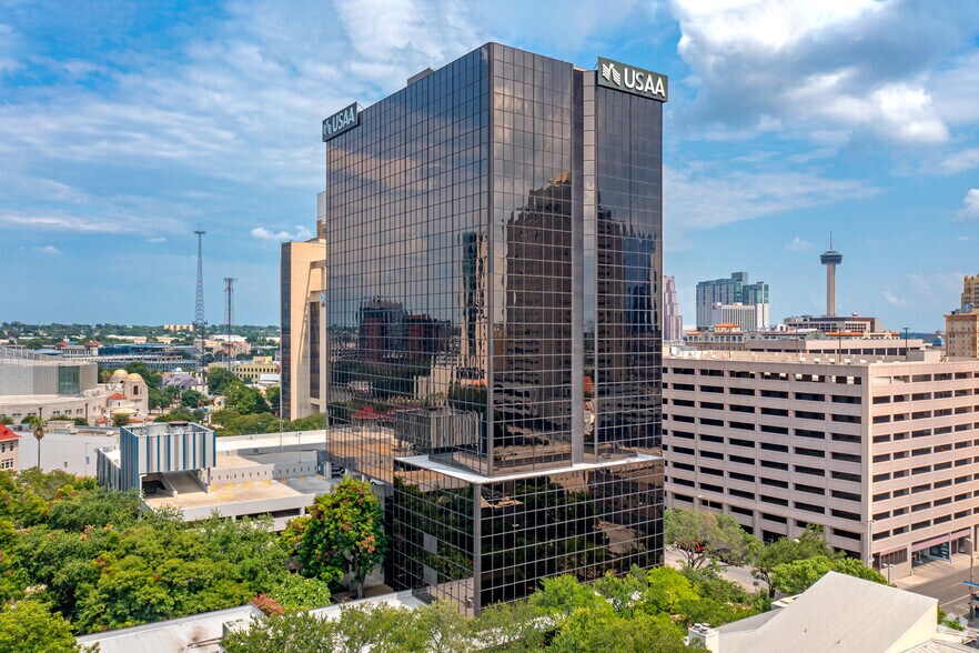 700 N Saint Marys St, San Antonio, TX à louer - Photo du bâtiment - Image 2 de 47