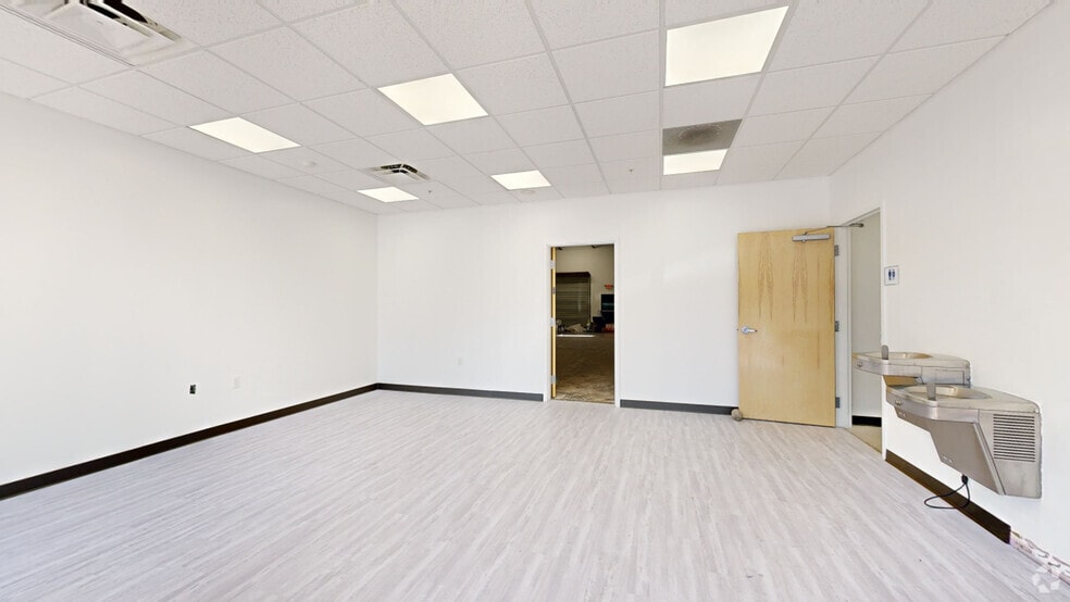 217-311 Altamonte Commerce Blvd, Altamonte Springs, FL for lease - Matterport 3D Scan - Image 3 of 19
