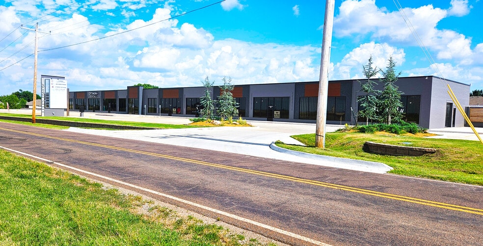 550 NE 24th St, Newcastle, OK 73065 portfolio of 2 properties for sale on LoopNet.ca - Building Photo - Image 3 of 10