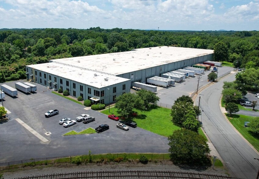 1531 Tar Heel Rd, Charlotte, NC à louer - Photo du bâtiment - Image 1 de 5