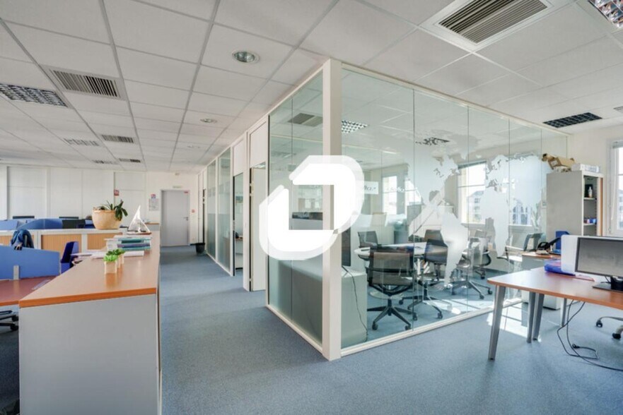 Office in Chessy for lease - Building Photo - Image 3 of 11