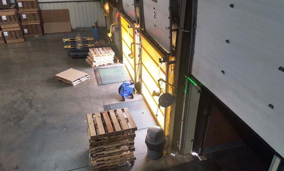 202-206 Regas Rd, Madison, WI for lease - Building Photo - Image 3 of 9