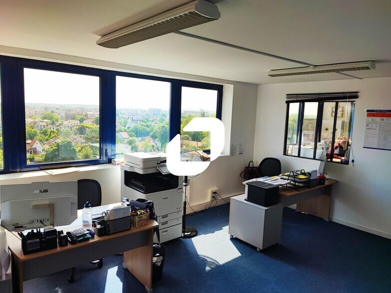 Bureau dans Joinville-le-Pont à louer - Photo intérieure - Image 1 de 6