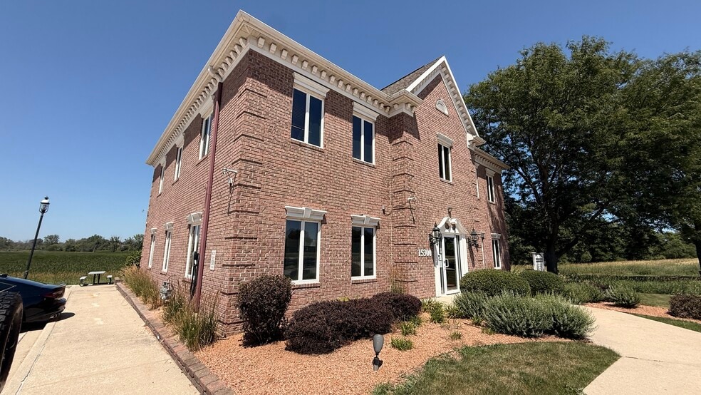 15300 W Capitol Dr, Brookfield, WI for sale - Building Photo - Image 2 of 6