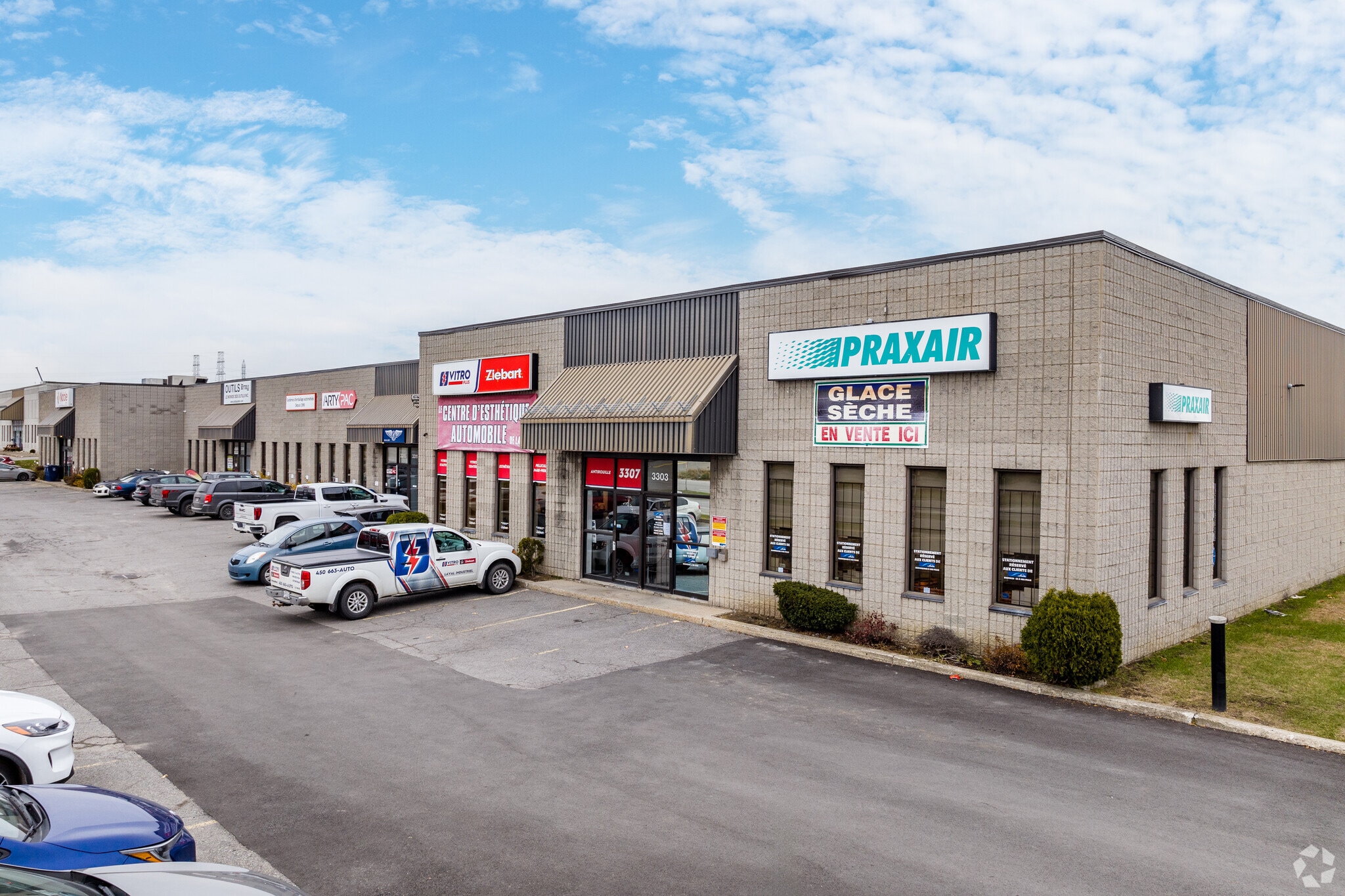 3303-3327 Boul Industriel, Laval, QC for sale Primary Photo- Image 1 of 1