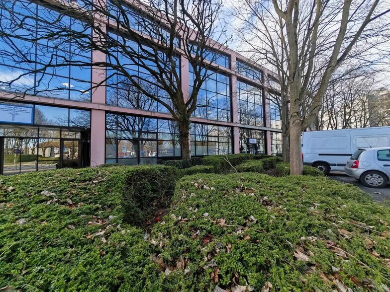 Bureau dans Torcy à louer - Photo du bâtiment - Image 3 de 18