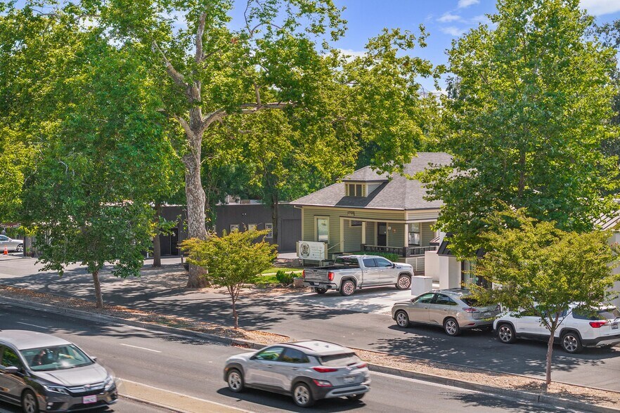 1725 Esplanade Rd, Chico, CA à louer - Photo du bâtiment - Image 2 de 5