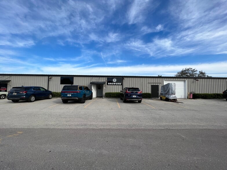 5704-5720 Lawton Dr, Sarasota, FL à louer - Photo du bâtiment - Image 1 de 5