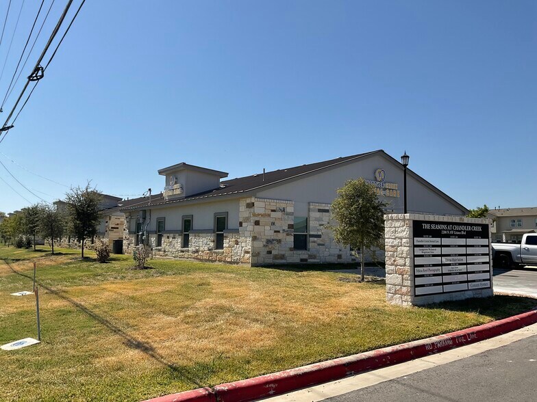 2200 N A W Grimes Blvd, Round Rock, TX à vendre - Photo du bâtiment - Image 3 de 6