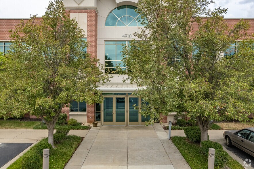 4910 Corporate Centre Dr, Lawrence, KS à louer - Photo du bâtiment - Image 3 de 5