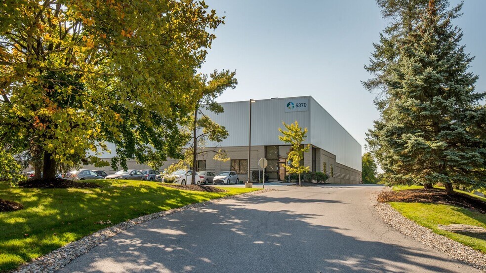 6370 Hedgewood Dr, Allentown, PA à louer - Photo du bâtiment - Image 2 de 4