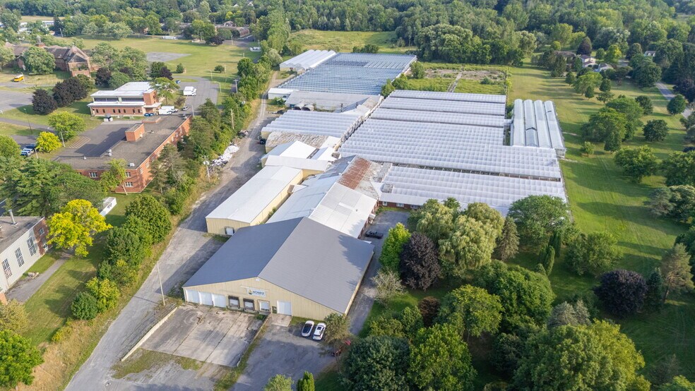 609-621 E Maple Ave, Newark, NY à vendre - Photo du bâtiment - Image 3 de 21