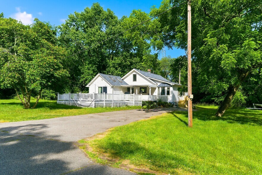 26 Megill Rd, Farmingdale, NJ à vendre - Photo du bâtiment - Image 3 de 18