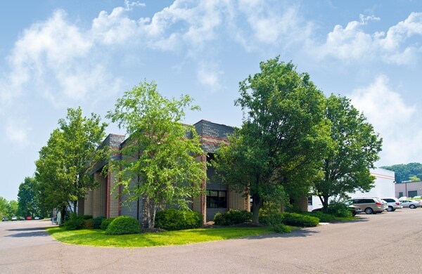 841 Nina Way, Warminster Township, PA à louer - Photo du bâtiment - Image 3 de 6