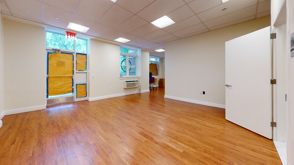 70 W 139th St, New York, NY for lease - Interior Photo - Image 2 of 29