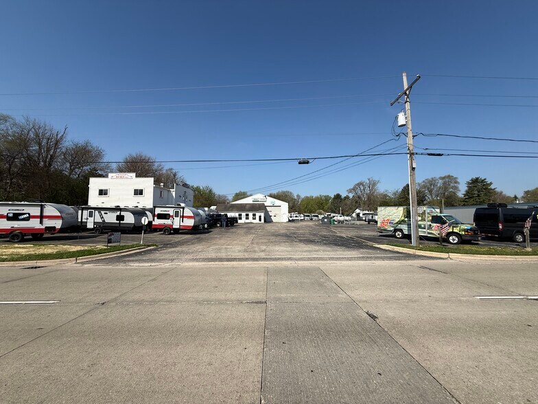 25514 N Il Route 83, Long Grove, IL à louer - Photo du bâtiment - Image 3 de 16