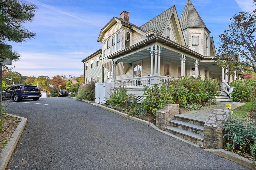 413-415 Bedford Rd, Pleasantville, NY à vendre - Photo du bâtiment - Image 2 de 31