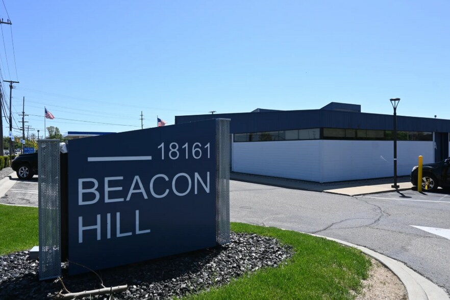 18161 W 13 Mile Rd, Southfield, MI à louer - Photo du bâtiment - Image 2 de 6