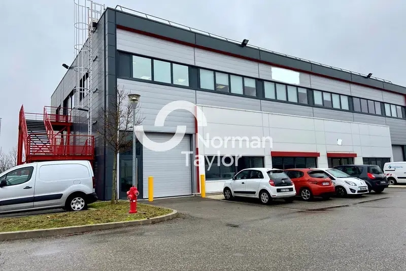 Office in Meyzieu for lease Building Photo- Image 1 of 7