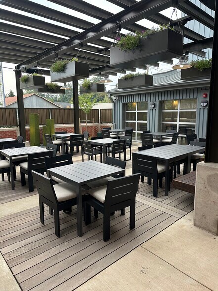 300-304 Ferry St, Dayton, OR à louer - Photo du bâtiment - Image 3 de 9