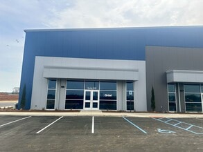 9700 Advanced Gtwy, Huntsville, AL for lease Building Photo- Image 2 of 6