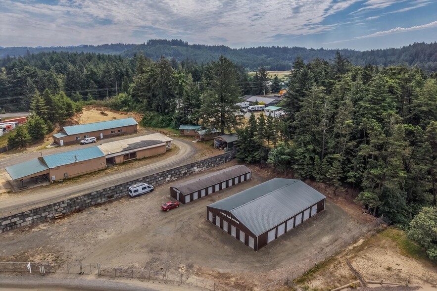 93697 Storage Dr, North Bend, OR à vendre - Photo du bâtiment - Image 3 de 28