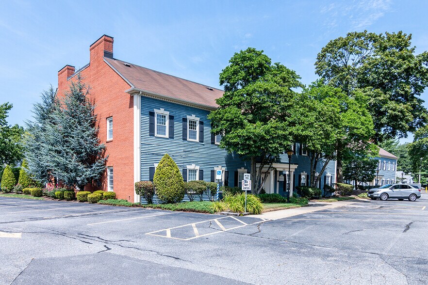 400 Massasoit Ave, East Providence, RI à louer - Photo du bâtiment - Image 2 de 4