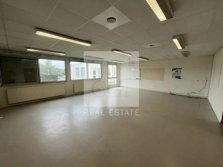 Office in Dardilly for lease - Interior Photo - Image 2 of 9