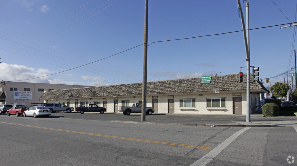 3670-3684 Bassett St, Santa Clara, CA for lease - Building Photo - Image 2 of 3