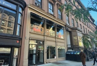 Plus de détails pour 142 Montague St, Brooklyn, NY - Commerce de détail à louer