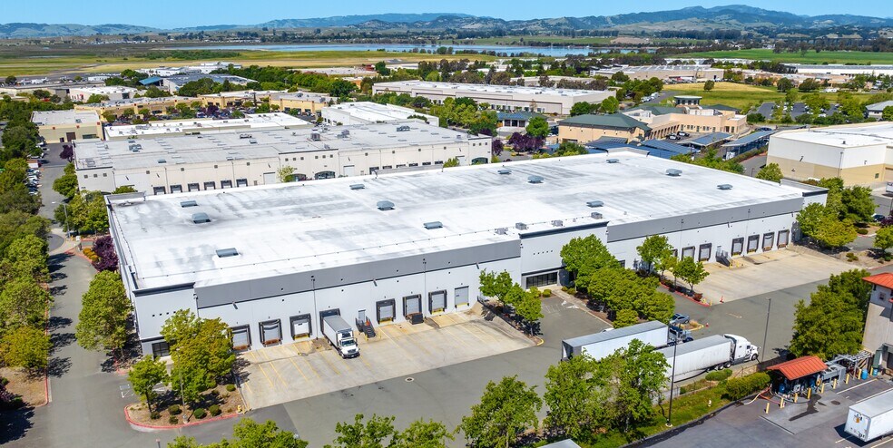 770 Skyway Ct, Napa, CA à louer - Photo du bâtiment - Image 3 de 8