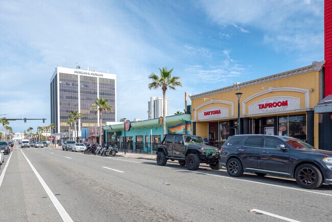 Plus de détails pour 310 Seabreeze Blvd, Daytona Beach, FL - Commerce de détail à vendre