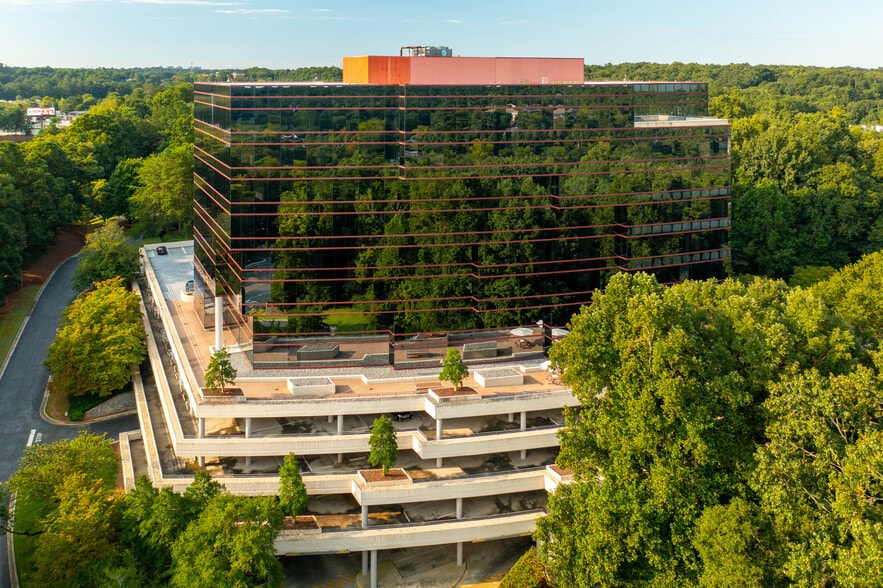 9040 Roswell Rd, Atlanta, GA à louer - Photo du bâtiment - Image 2 de 19