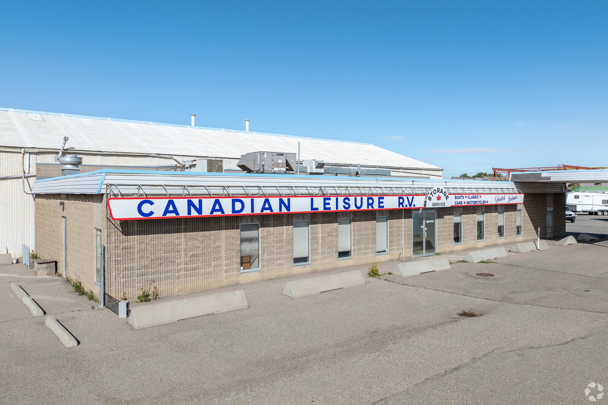 9016 40th St SE, Calgary, AB à louer Photo du bâtiment- Image 1 de 3