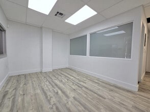 52 SW 5th Ct, Pompano Beach, FL à louer Photo du bâtiment- Image 2 de 7