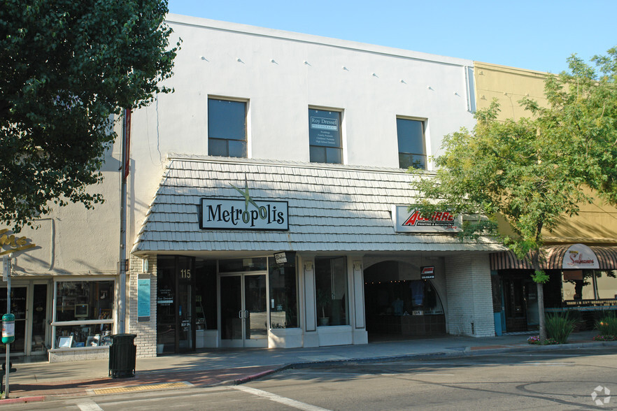 115-119 W Main St, Visalia, CA for lease - Building Photo - Image 2 of 2