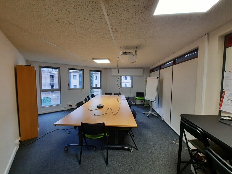 Office in Rouen for lease - Interior Photo - Image 3 of 10